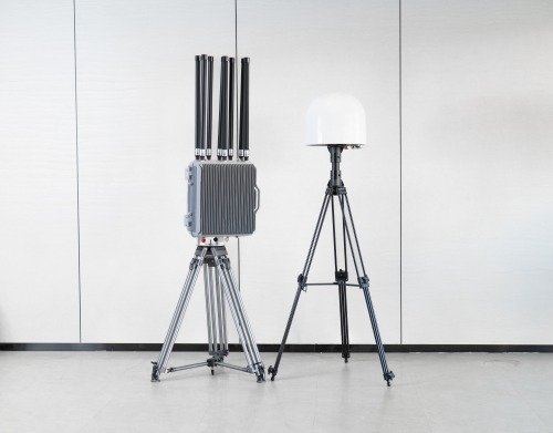 10 км Пассивное определение направления Многодиапазонное подавление Антидроновая система Веб-приложение Центральное управление